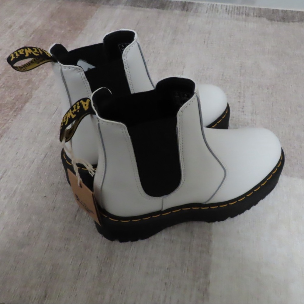 White platform Dr.Marten NWT